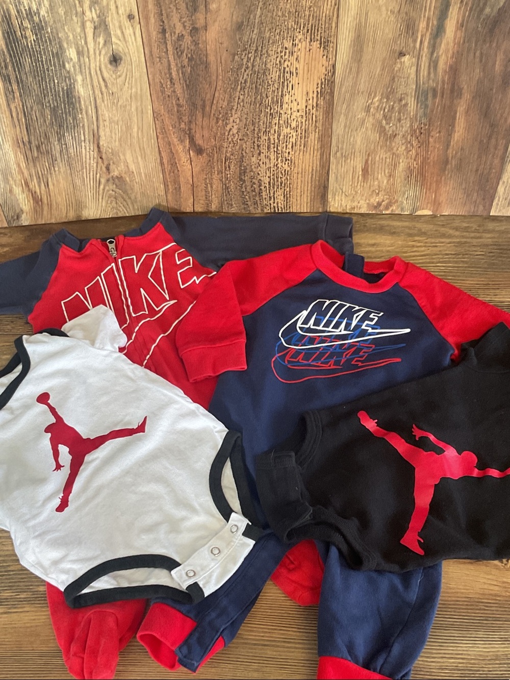 Nike Infant 4PC Bundle Bodysuits 0-6mos C376